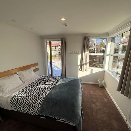 Tailor Made Tekapo Accommodation - Hostel เลคเทคาโป ภายนอก รูปภาพ