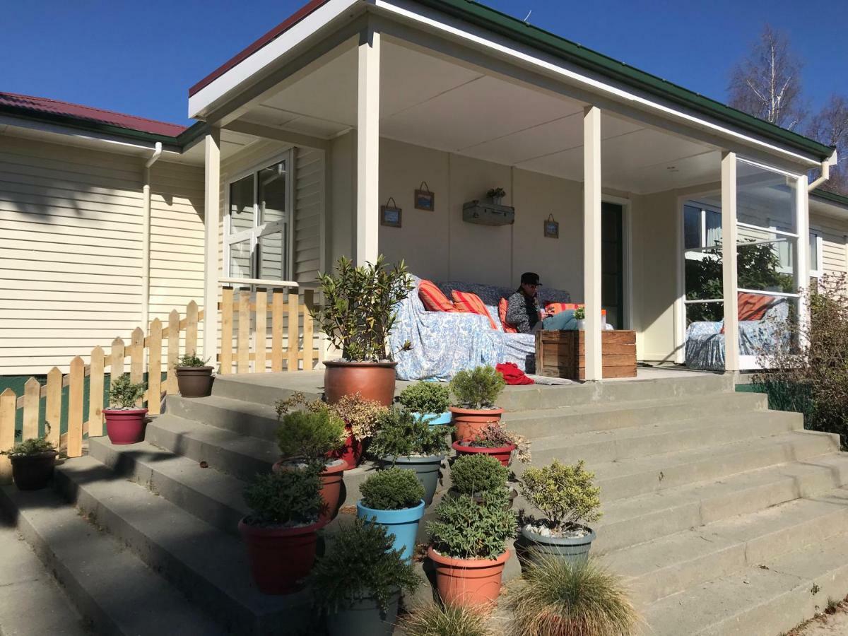 Tailor Made Tekapo Accommodation - Hostel เลคเทคาโป ภายนอก รูปภาพ